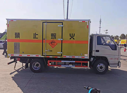 宿松爆破器材运输车技术升级与安全合规新趋势